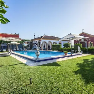 Villa Sunny Near Palacios Y Villafranca With Private Pool, Los Palacios Y Villafranca