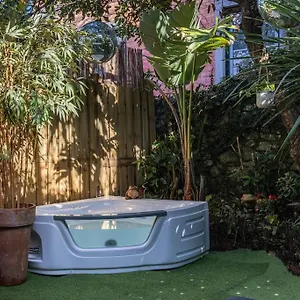 Unique Tiny Smart With Private Garden, Jacuzzi, Ps5, Cinema Projector - Wow , Sintra Portugal