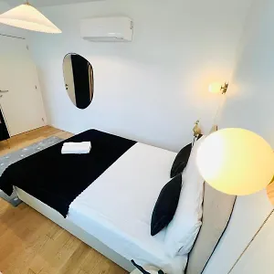 Pink House Beautiful 2 Bedroom Flat In Center , Lisboa Portugal
